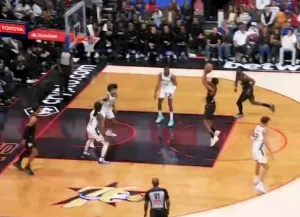 开云体育app-埃奇库姆干拔中距离命中，个人出战16分钟砍下6分4篮板8助攻